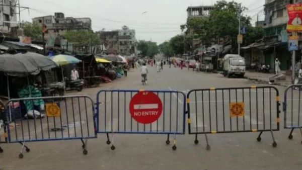 ఎంఐఎం ఎమ్మెల్యే హల్‌చల్: ఫ్లై ఓవర్‌పై బ్యారికేడ్లు తెరిచి దౌర్జన్యం..(వీడియో)