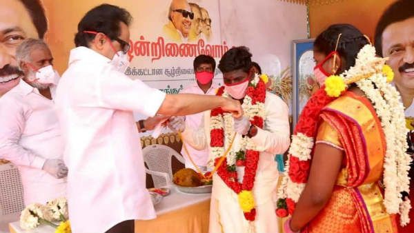 Lockdownmk: కరోనా కాలంలో పెళ్లిళ్లు జరిపించిన ప్రతిపక్ష నాయకుడు, మాస్క్ లు, మంత్రాలు, హార్బర్ !