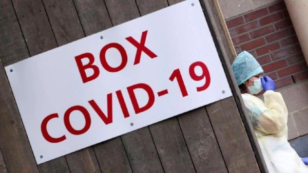 హృదయ విదారకరం: కన్న తల్లిని ఇంట్లోకి రానీయని కర్కశులు, మహారాష్ర్ట నుంచి వచ్చిందని..