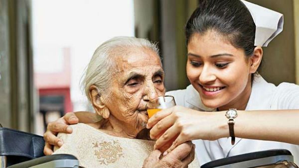 World Nurses Day 2020... కరోనా కష్టకాలంలో నర్సుల సేవలకు , ధైర్యానికి సలాం అంటుంది ప్రపంచం