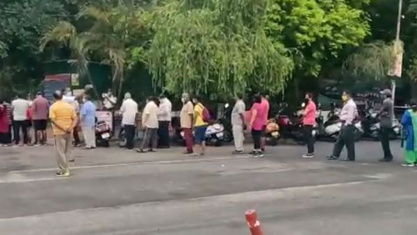 బెడిసికొట్టిన కర్ణాటక నిర్ణయం.. పార్కుల వద్ద ఇదీ పరిస్థితి..