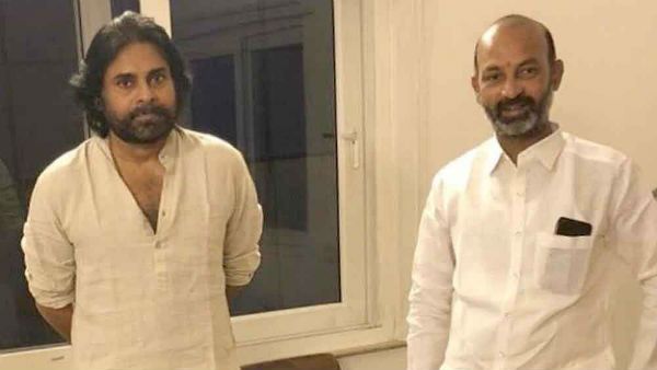 పవన్ ఇలా దొరికేశాడేంటి..? పోతిరెడ్డిపాడు వ్యతిరేకించిన వారితో మంతనాలా..? వైరల్ అవుతున్న పోస్టింగులు