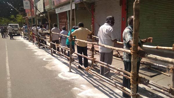 Lockdown: మందు కావాలంటే ఆధార్ కార్డు ఉండాలి, ఓటర్ ఐడీ, రేషన్ కార్డుకు రెఢీ, నాదారి రహదారి, ఓకే !