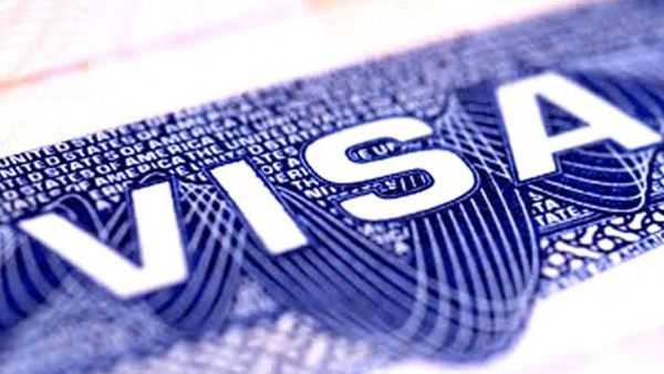 అన్ని రకాల వీసాలను రద్దు చేసిన కేంద్రం, ఎన్నారైలపై ఆంక్షలు