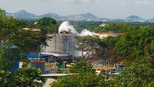 గ్యాస్‌ లీక్‌ దుర్ఘటనపై ఎల్‌జీ పాలిమర్స్‌ స్పందన ... క్షమాపణ చెప్పి, బాధితులకు అండగా ఉంటామని ప్రకటన