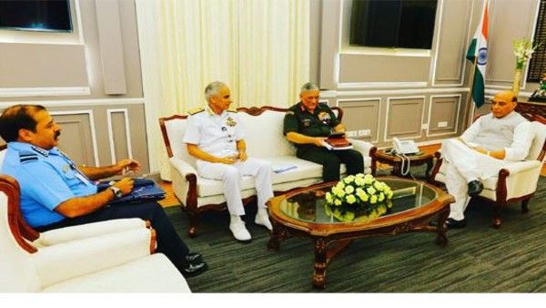 చైనాకు తగిన గుణపాఠం చెప్పాల్సిందే: త్రివిధ దళాధిపతులతో రాజ్‌నాథ్ భేటీ