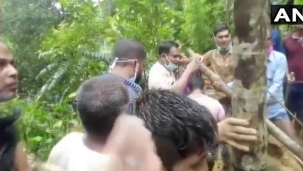 పెను విషాదం: కొండచరియలు విరిగిపడి 20 మంది మృతి