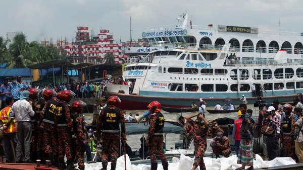 ఘోర పడవ ప్రమాదం: ముగ్గురు చిన్నారులతోపాటు 32 మంది మృతి