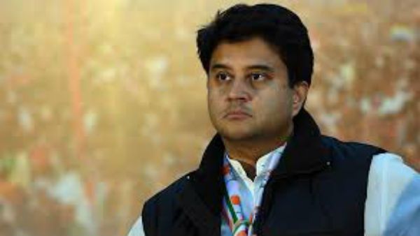 సింధియా మార్క్ రాజకీయం: ట్వీట్టర్ ప్రొఫైల్ నుంచి బీజేపీ లోగో తొలగింపు, ప్రకంపనలు