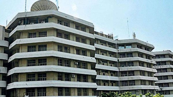 బీఆర్కే భవన్‌లో ఉద్యోగికి కరోనా పాజిటివ్: హోం క్వారంటైన్‌లో ఏడో అంతస్తు సిబ్బంది..