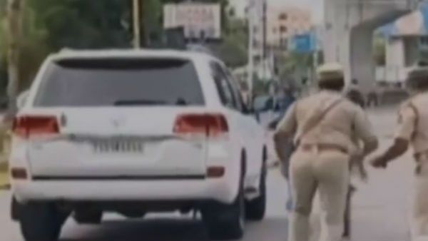 సీఎం కేసీఆర్ వాహనాన్ని అడ్డుకున్న యువకుడు, అదుపులోకి తీసుకున్న పోలీసులు