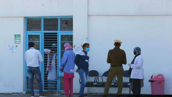 57 మందికి కరోనా, ఐదుగురికి గర్భం, ఇద్దరు మైనర్లు, ఒకరికీ హెచ్ఐవీ పాజిటివ్: షెల్టర్‌ హోంలో దారుణం..