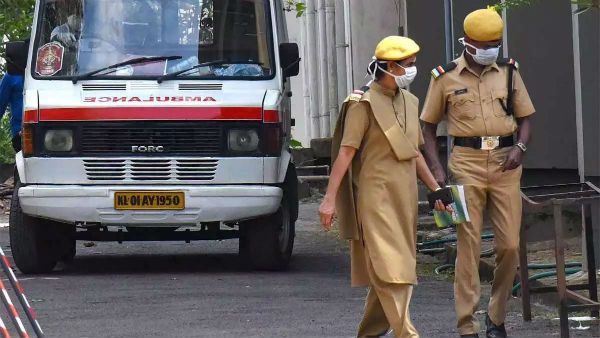 పోలీస్ శాఖలో పెట్రోలింగ్ నిర్వహిస్తున్న కరోనా.!భయభ్రాంతులకు గురవుతున్న యంత్రాంగం.!