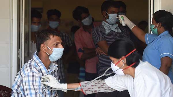 19 మందికి కరోనా వైరస్, బామ్మ అంత్యక్రియల్లో పాల్గొనడంతో.. క్వారంటైన్‌కు