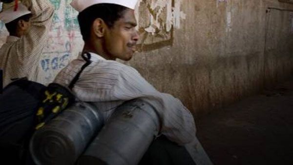 ముంబైలో డబ్బావాలాల పరిస్థితి దారుణం: ఆకలి తీర్చిన వారికే ఆకలి బాధ దయనీయం