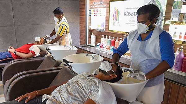 Coronavirus: ఆధార్ కార్డు ఉంటేనే హెయిర్ కటింగ్: సీఎం షాక్, దానికో లెక్కుంది, తేడా వస్తే !