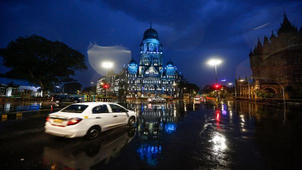Cyclone Nisarga: మహారాష్ట్రలో బీభత్సం, ముంబై అతలాకుతలం, జారిన విమానం