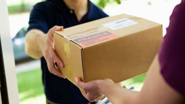 కరిగించిన కన్నీళ్లు.!ఏడ్చిన డెలివరీ బాయ్.!దోచుకుంది వెనక్కిచ్చి, హగ్గిచ్చి, ఓదార్చి వెళ్లిపోయిన దొంగ