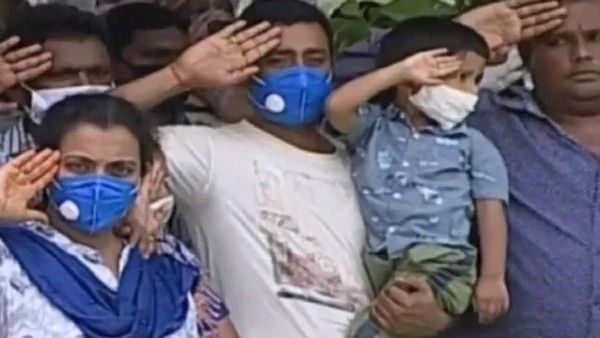 సెల్యూట్ కల్నల్ సంతోష్ బాబు: నాలుగేళ్ల కుమారుడు, భార్య కన్నీటి వీడ్కోలు..