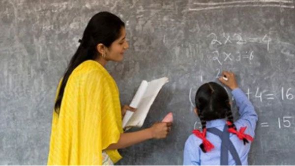 ఒకే టీచర్: 25 చోట్ల పనిచేస్తున్నట్టు రికార్డు, 13 నెలల్లో రూ.కోటీ విత్ డ్రా, ఛీటింగ్‌పై ఎంక్వైరీ