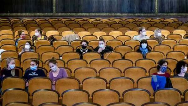 సినిమా థియేటర్లపై కేంద్రం నిర్ణయంతో షాక్ లో సినీ పరిశ్రమ .. జూన్ తర్వాత కూడా డౌటే !!