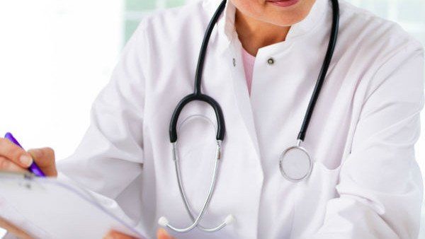 Coronavirus: ఫేమస్ ఆసుపత్రి వైద్య దంపతులకు కరోనా పాజిటివ్, చికిత్స చేసుకున్న 25 మందికి !