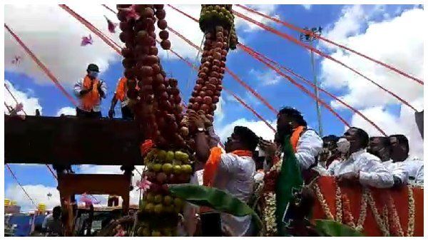 Lockdown: ఆరోగ్య మంత్రికి భారీ స్వాగతం, మనోడే, కరోనాకు హాలిడే, జజ్జనక జనారే జనకుజన జనారే !