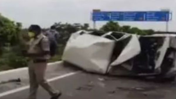 ఏపీ మంత్రి బాలినేనికి తప్పిన ప్రమాదం: కాన్వాయ్ వాహనం బోల్తా, కానిస్టేబుల్ మృతి