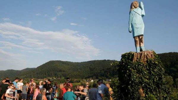 అమెరికా అధ్యక్షుడు డొనాల్డ్‌ ట్రంప్‌ భార్య మెలానియా ట్రంప్ విగ్రహం ధ్వంసం .. చేసింది ఎవరు ?