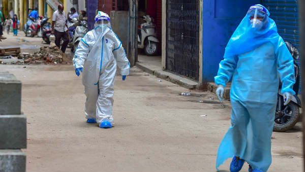 Coronavirus: కేటుగాళ్లకే పోటుగాళ్లు, కరోనా పరీక్షలు, పక్కింటోళ్ల ఫోన్ నెంబర్లు, 4, 500 మంది ఎస్కేప్