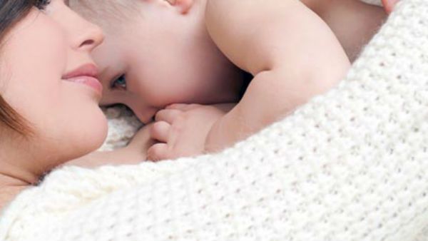 బీర్లు తాగి పసికందు పక్కన పడుకున్న తల్లి: తెల్లారేసరికి పాప మృతి, నేరం కాదంటూ కోర్టు