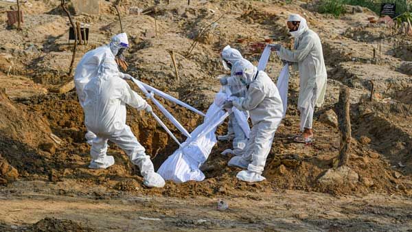 Coronavirus: ఒకే ఫ్యామిలీలో మొత్తం కరోనాకు బలి, 14 రోజుల్లో ఇల్లు స్మశాసం, ఇద్దరు మాత్రం!