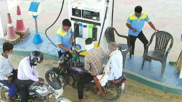 పెట్రోల్‌ బంక్‌లో ఒక్కసారిగా మంటలు.. బైకర్ సహా సిబ్బంది పరార్.. వెంటనే.. (వీడియో)