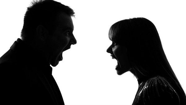 Innocent Wife: భార్యపై అనుమానం, 17 ఏళ్లు కబోడ్ లో దాక్కొని భర్త ఏం చేశాడంటే ? ప్రపంచంలో !