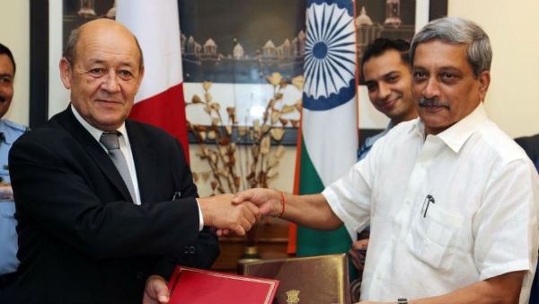 రాఫెల్ ల్యాండింగ్ వేళ: వి మిస్ యూ: మనోహర్ పారికర్‌ను స్మరిస్తోన్న దేశం: సర్జికల్ స్ట్రైక్‌-1