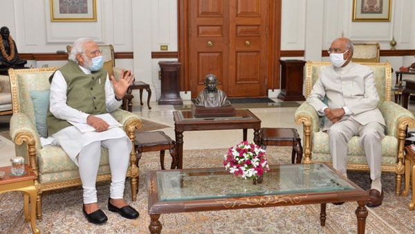 మోడీ మరో అనూహ్య చర్య: రాష్ట్రపతితో భేటీ: దేశం సంక్లిష్ట పరిస్థితుల్లో ఉందంటూ వెంకయ్య కామెంట్స్