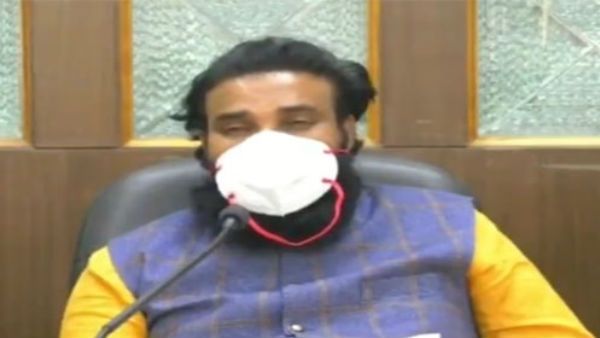 కరోనాపై కర్ణాటక సర్కార్ చేతులెత్తేసిందా.. దుమారం రేపుతున్న మంత్రి శ్రీరాములు కామెంట్స్...