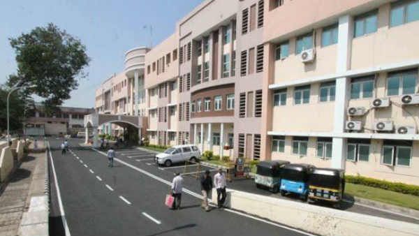 సచివాలయ భవనాల కూల్చివేతపై హైకోర్టు మళ్లీ స్టే: ఎన్విరాన్ మెంట్ క్లియరెన్స్‌పై వాడీవేడీగా వాదనలు