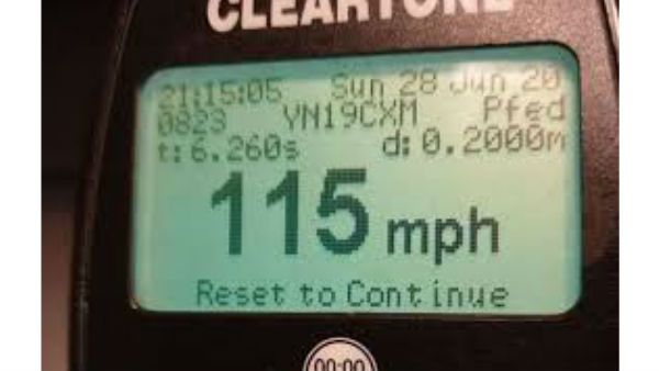 గంటకు 185కి.మీ స్పీడ్‌... ఆ డ్రైవర్ సమాధానం విని నివ్వెరపోయిన పోలీసులు...