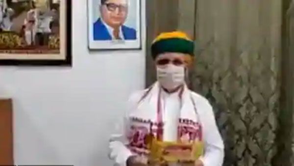 కరోనాపై పోరుకు అప్పడాలు... కేంద్రమంత్రి వ్యాఖ్యలతో కేంద్రం అభాసుపాలు..!!