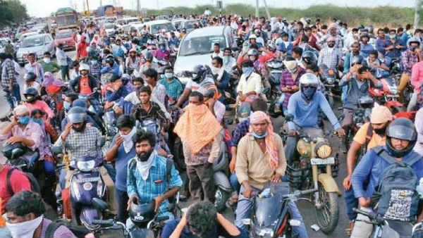 కరోనా విషయంలో హైదరాబాద్ కంటే ఏపీ సేఫ్ జోనా ? ఏపీ తెలంగాణా బోర్డర్ లో ట్రాఫిక్ రద్దీతో చర్చ