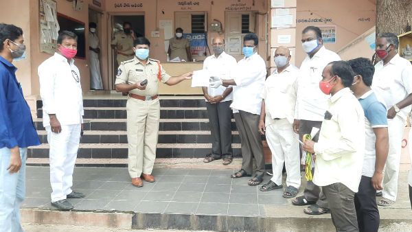 మంగళగిరి ఎమ్మెల్యే ఆర్కే మోసం - 420 కేసు పెట్టాలని రెండు పీఎస్‌ల్లో అమరావతి రైతుల ఫిర్యాదు..