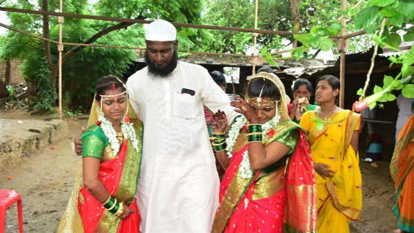 Salam bhai: హిందూ అమ్మాయిలను దత్తత తీసుకున్న ముస్లీం, పెళ్లి ఎలా చేశాడంటే, గ్రేట్, వైరల్ !