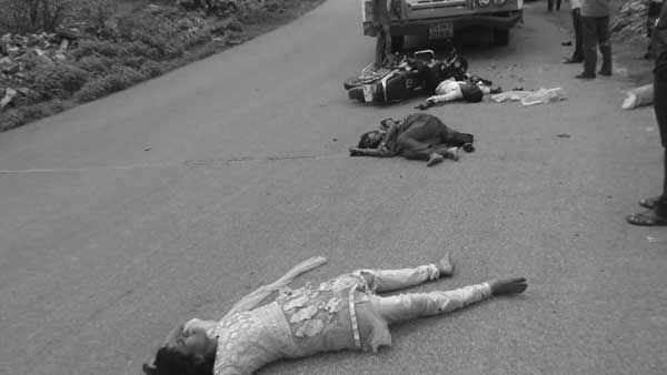 పండుగ పూట విషాదం.. అన్నాచెల్లెళ్లు మృతి...పెద్దన్నకు రాఖీ కట్టి తిరిగొస్తుండగా..