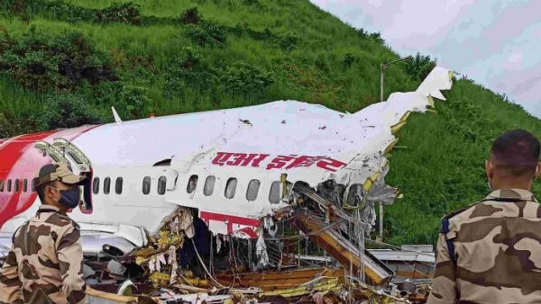ఎయిరిండియా ప్లేన్ క్రాష్: కోజికోడ్ విమానాశ్రయంలో భారీ విమానాల రాకపై ఆంక్షలు