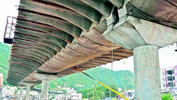 బెజవాడ దుర్గ గుడి ఫ్లైఓవర్‌పై లోడ్ టెస్టింగ్... నగరంలో ట్రాఫిక్ ఆంక్షలు....