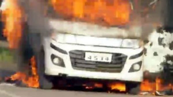 కారులో ముగ్గురిని ఉంచి పెట్రోల్ పోసి నిప్పంటించి.. ఒకరికీ సీరియస్, పరారీలో నిందితుడు...