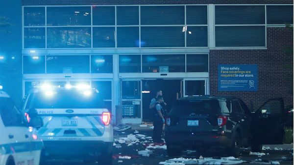 చికాగోలో విధ్వంసం... రెచ్చిపోయిన అల్లరి మూకలు... వందలాదిగా దూసుకెళ్లి లూటీలు...