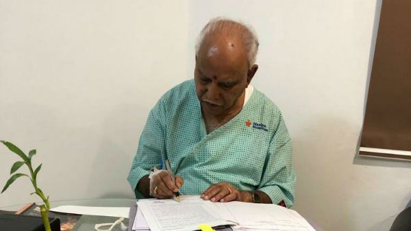 Coronavirus: అయోధ్య ప్రోగ్రామ్ గోవింద, ఆసుపత్రిలో సంతకాలు చేస్తున్న సీఎం, పాపం టైమ్ బ్యాడ్ !