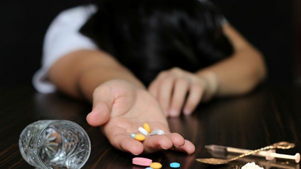 Drugs racket: బెంగళూరులో నటి అరెస్టు, ముంబాయి భర్త దెబ్బ, హీరో సుశాంత్ కేసుతో రచ్చ, ఆంధ్రా !